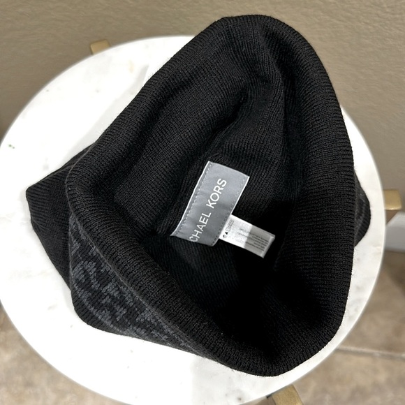 NWT Michael Kors Cuff Beanie - Picture 5 of 5